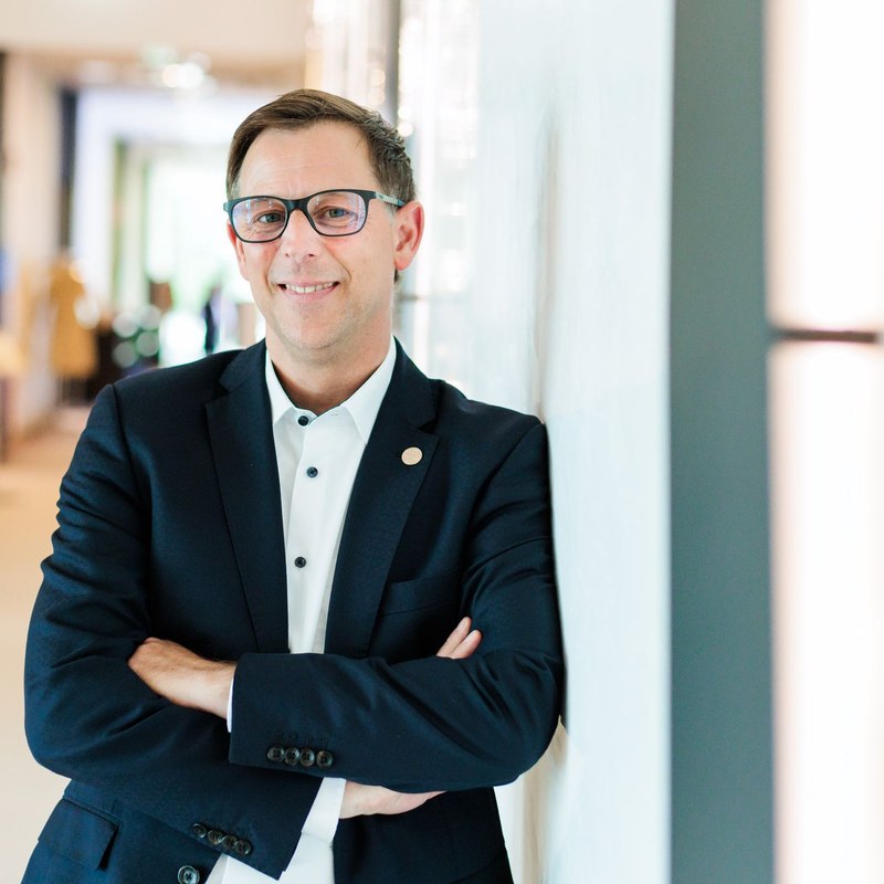 Portrait von Oliver Helfrich